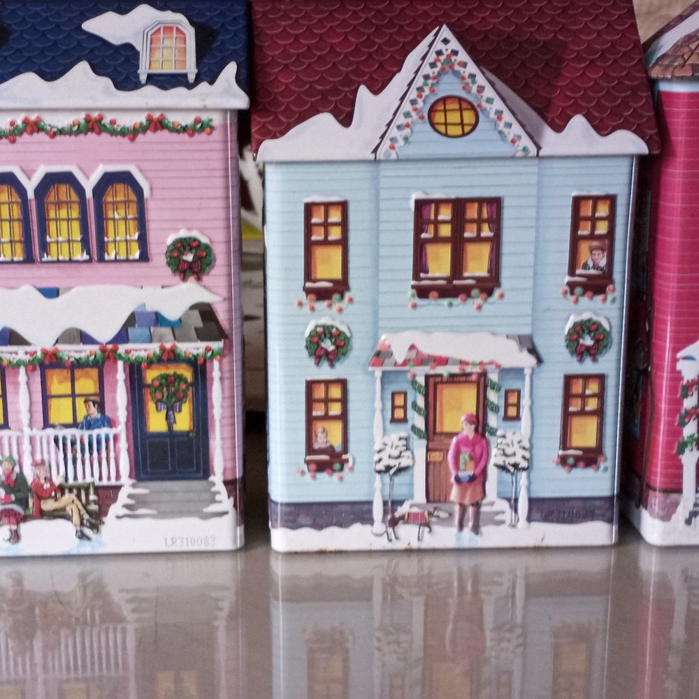 Christmas Tins Set of four EUC Seasonal Homes with lids